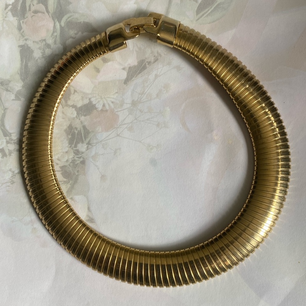 Beautiful Vintage Chunky Goldtone OmegaStyle Fashion Necklace. Preowned.